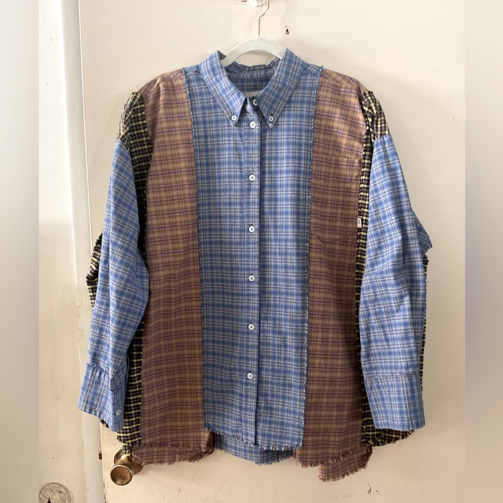 WOMENS SUPER CUTE TUNIC LENGTH SHIRT.  SIZE MEDIUM. (OVERSIZED)